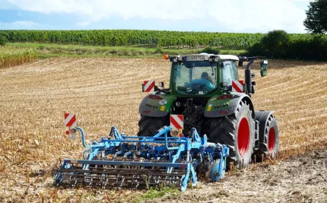 Kiedy zainwestować w nowe szyby Massey Ferguson?
